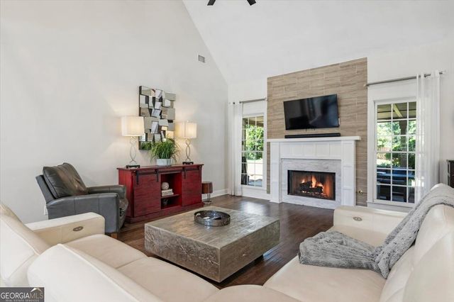 6255 Chestnut Hill Road, Flowery Branch, GA 30542