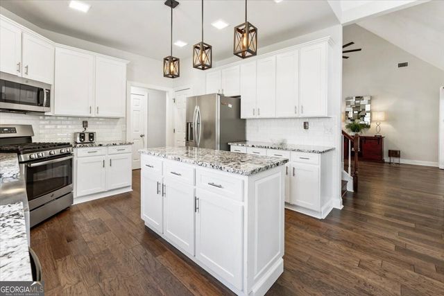 6255 Chestnut Hill Road, Flowery Branch, GA 30542