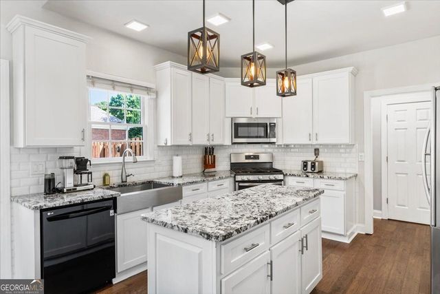 6255 Chestnut Hill Road, Flowery Branch, GA 30542