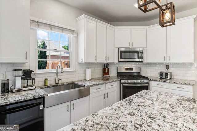 6255 Chestnut Hill Road, Flowery Branch, GA 30542