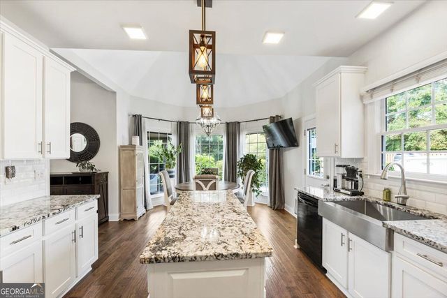 6255 Chestnut Hill Road, Flowery Branch, GA 30542