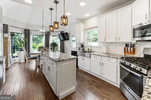6255 Chestnut Hill Road, Flowery Branch, GA 30542