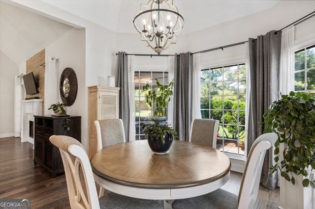 6255 Chestnut Hill Road, Flowery Branch, GA 30542