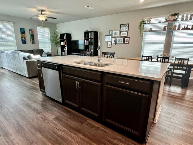 228 Lost Mine Peak LN, Dripping Springs, TX 78620
