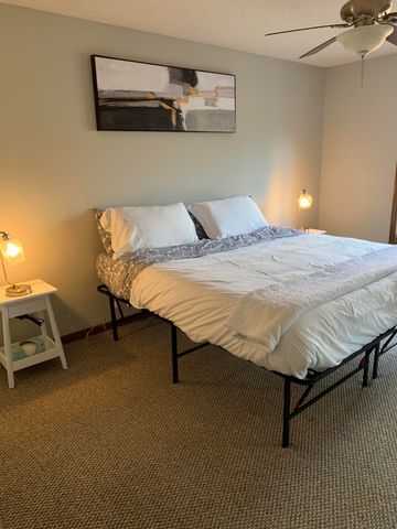 107 HOLLYRIDGE LN, Columbia, MO 65203