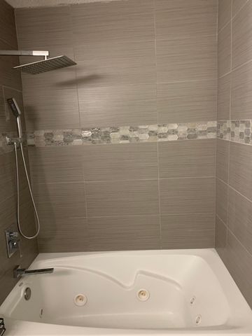 107 HOLLYRIDGE LN, Columbia, MO 65203