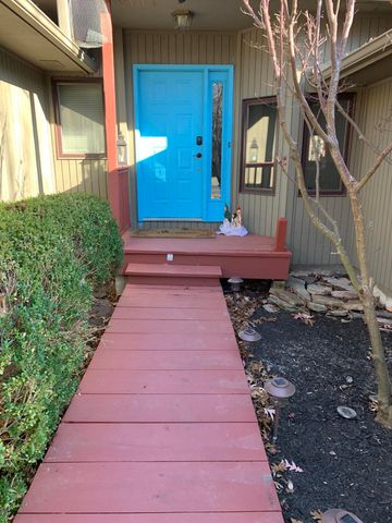 107 HOLLYRIDGE LN, Columbia, MO 65203