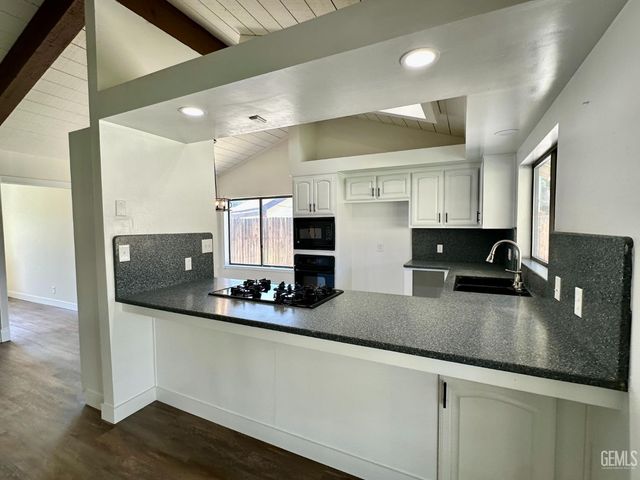 5106 Tucker Street, Bakersfield, CA 93308