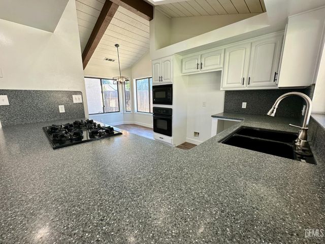 5106 Tucker Street, Bakersfield, CA 93308