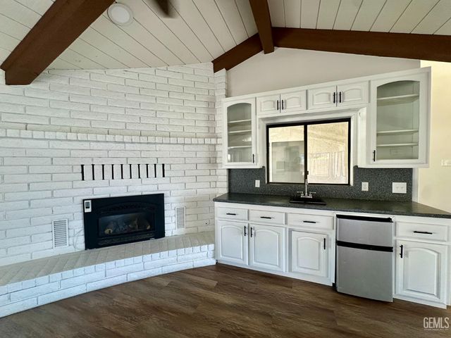 5106 Tucker Street, Bakersfield, CA 93308