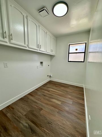 5106 Tucker Street, Bakersfield, CA 93308
