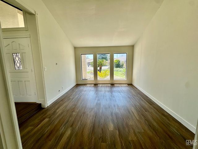 5106 Tucker Street, Bakersfield, CA 93308