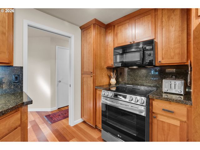 1617 Se 73RD Ave, Hillsboro, OR 97123