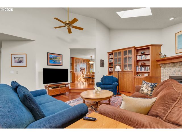 1617 Se 73RD Ave, Hillsboro, OR 97123