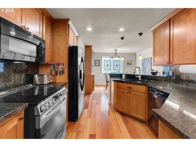 1617 Se 73RD Ave, Hillsboro, OR 97123