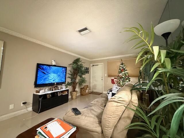 3930 Crystal Lake Drive 107, Deerfield Beach, FL 33064