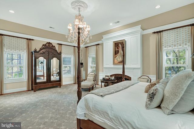 921 TOWLSTON RD, Mclean, VA 22102