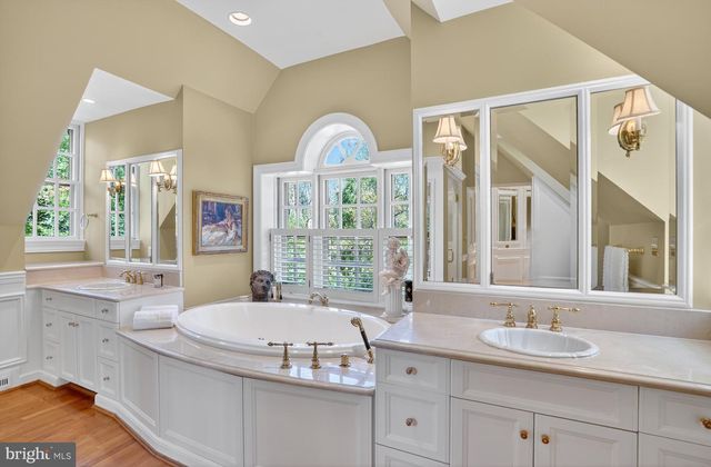 921 TOWLSTON RD, Mclean, VA 22102