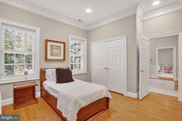 921 TOWLSTON RD, Mclean, VA 22102