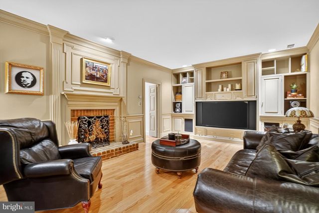 921 TOWLSTON RD, Mclean, VA 22102