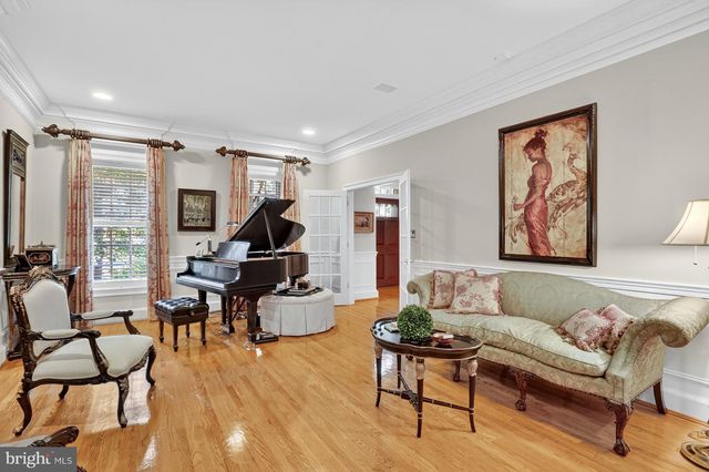 921 TOWLSTON RD, Mclean, VA 22102