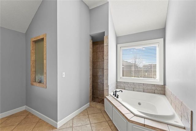 24918 W 92nd Street, Lenexa, KS 66227