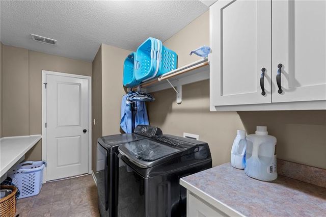 24918 W 92nd Street, Lenexa, KS 66227