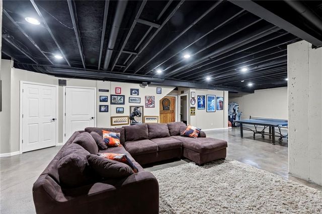 24918 W 92nd Street, Lenexa, KS 66227