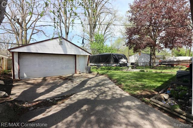 4532 Howe Road, Wayne, MI 48184