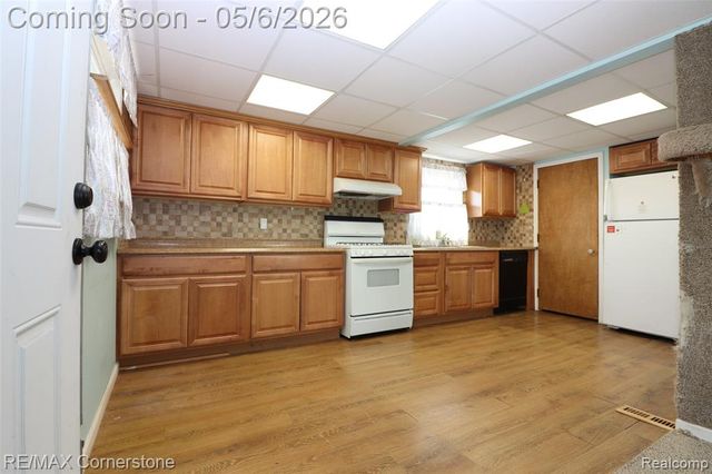 4532 Howe Road, Wayne, MI 48184