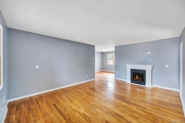 10 Winnetica Lane, East Islip, NY 11730