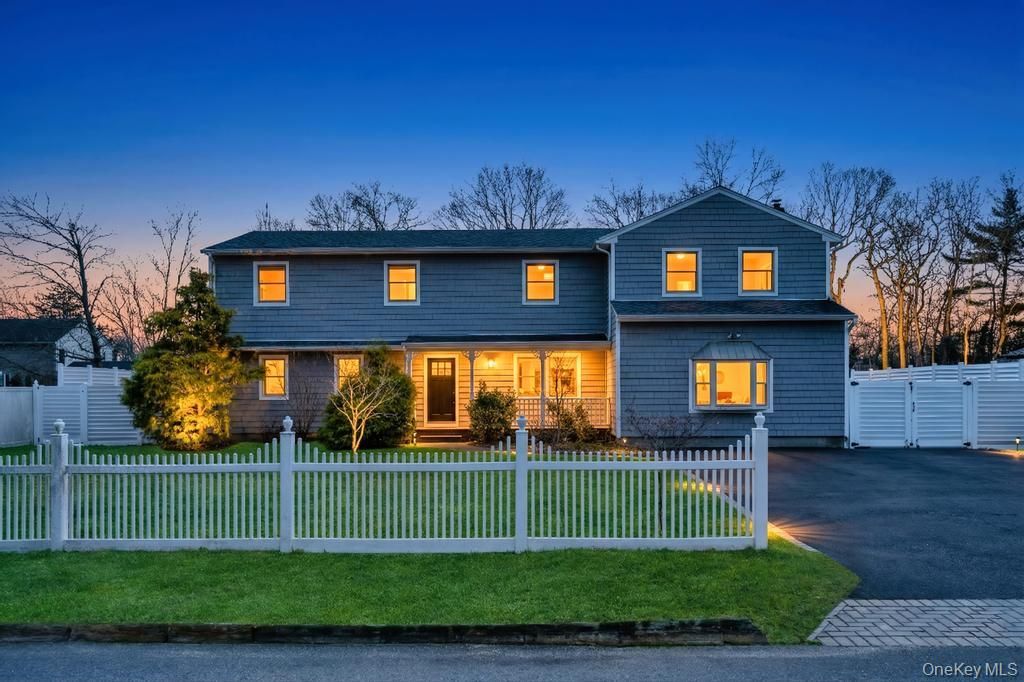 10 Winnetica Lane, East Islip, NY 11730