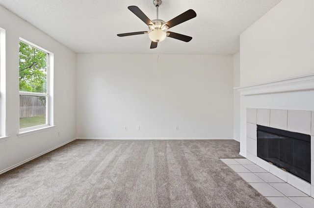 725 Parkford Lane, Arlington, TX 76001