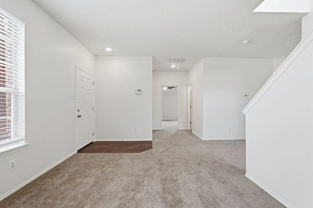 725 Parkford Lane, Arlington, TX 76001