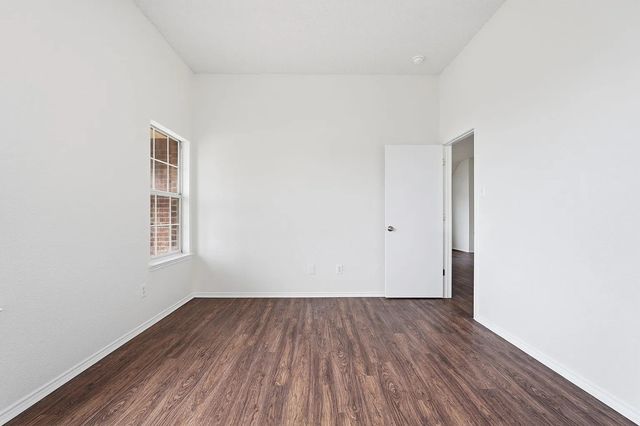 725 Parkford Lane, Arlington, TX 76001