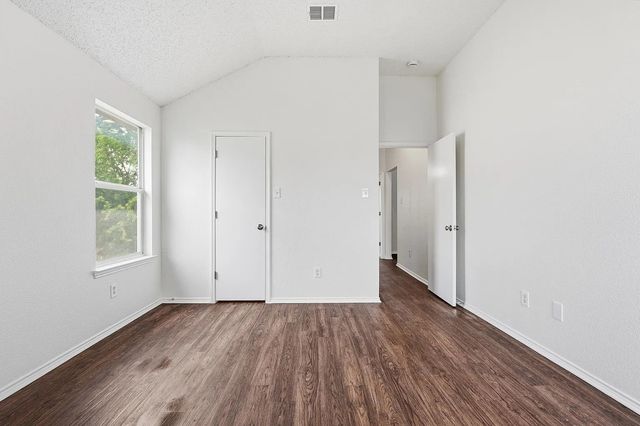 725 Parkford Lane, Arlington, TX 76001