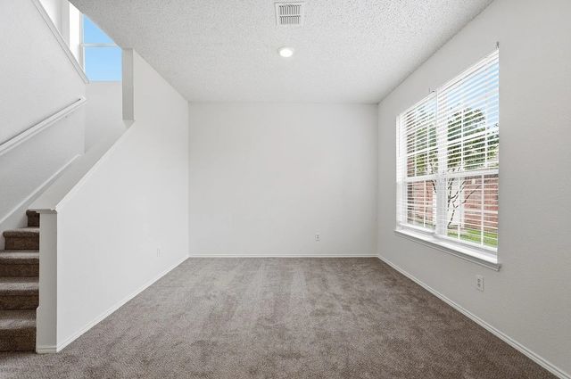 725 Parkford Lane, Arlington, TX 76001