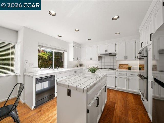 1291 Stoney Creek Dr, San Ramon, CA 94582