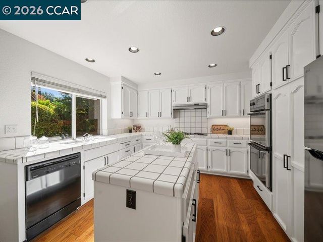 1291 Stoney Creek Dr, San Ramon, CA 94582