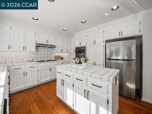 1291 Stoney Creek Dr, San Ramon, CA 94582