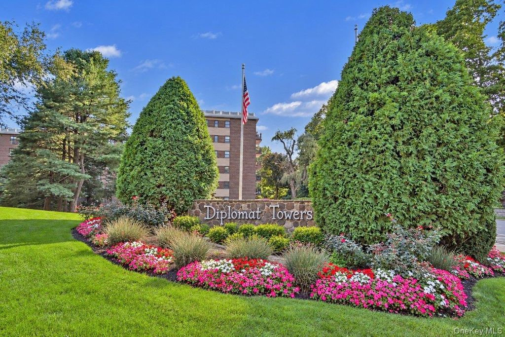 100 Diplomat Drive 6C, Mount Kisco, NY 10549 — exterior