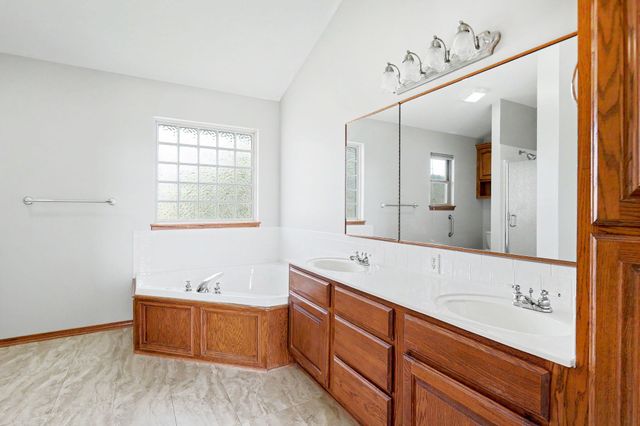 542 E Cheyenne Ct, Kechi, KS 67067