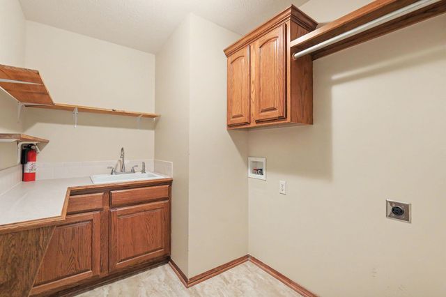 542 E Cheyenne Ct, Kechi, KS 67067