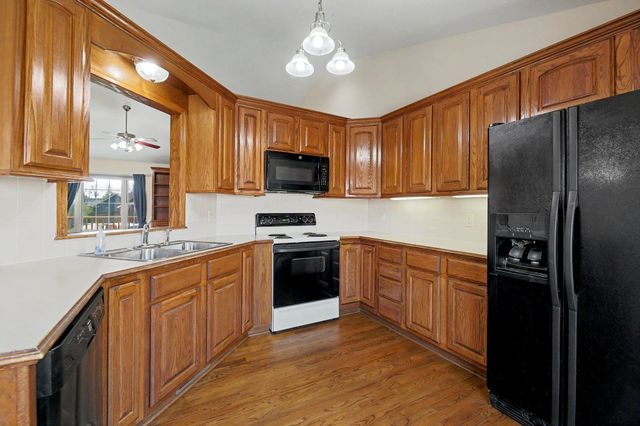 542 E Cheyenne Ct, Kechi, KS 67067