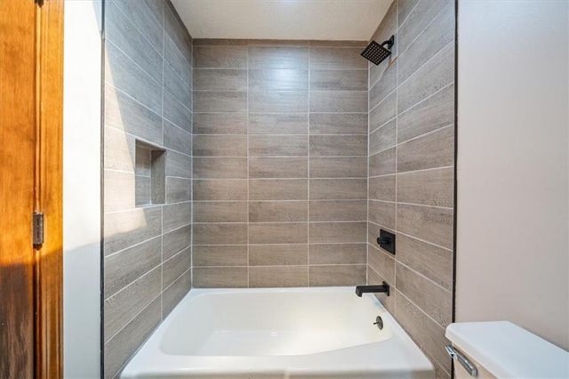 8230 W 99th Street, Overland Park, KS 66212