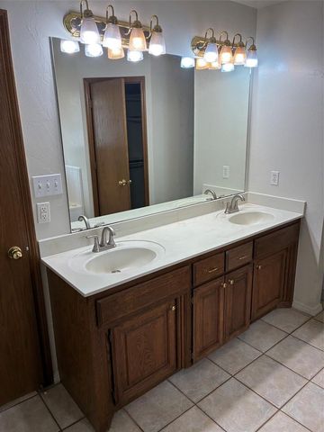 404 Amanda Drive, Yukon, OK 73099