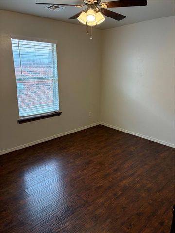 404 Amanda Drive, Yukon, OK 73099