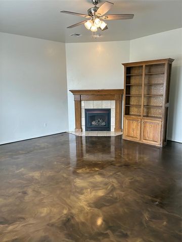 404 Amanda Drive, Yukon, OK 73099