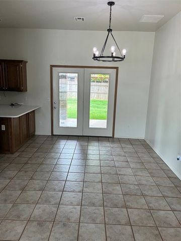 404 Amanda Drive, Yukon, OK 73099