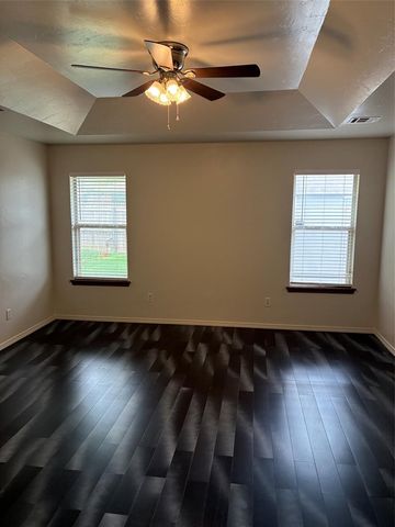404 Amanda Drive, Yukon, OK 73099